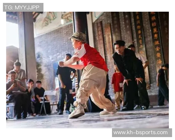 重庆街舞队在运动街舞团队协作中创新高展现体育精神与团队默契