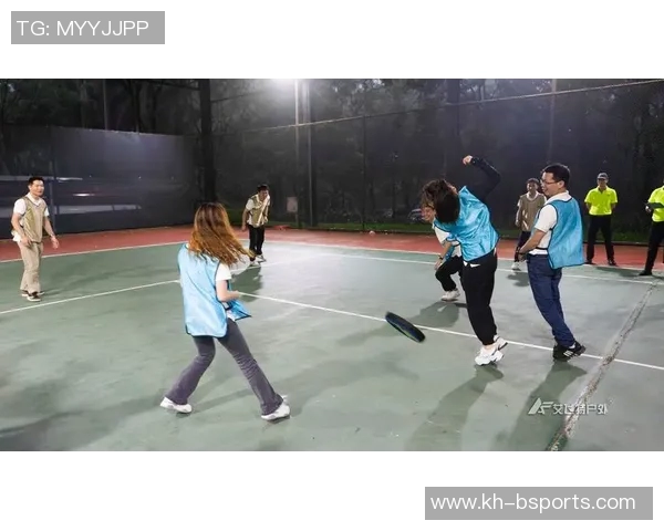 重庆飞盘队与武汉飞盘队赛后复盘探讨意识体育的关键因素与发展方向